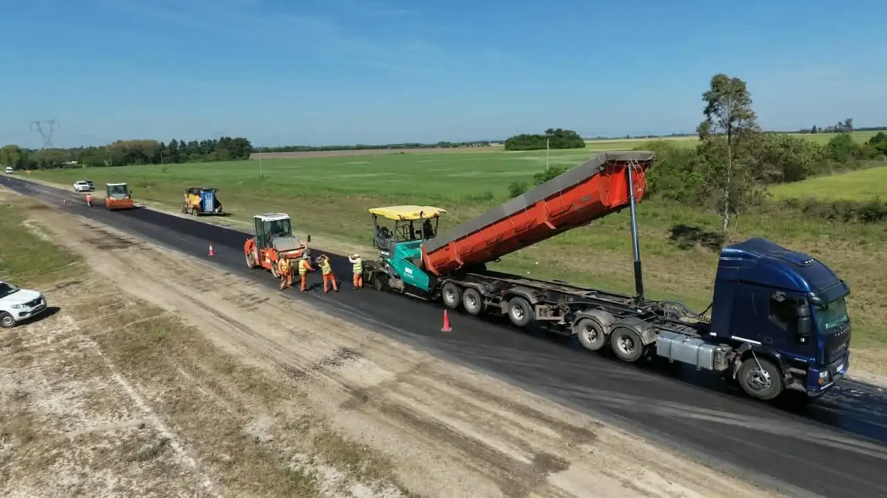 Reparación de rutas santafesinas: el Gobierno Provincial trabaja en cuatro frentes simultáneos en los departamentos 9 de Julio, Vera, Garay y Castellanos - 3