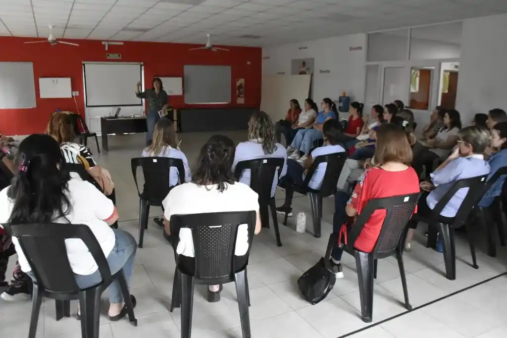 Crespo conmemoró el Día Internacional de la Eliminación de la Violencia contra la Mujer