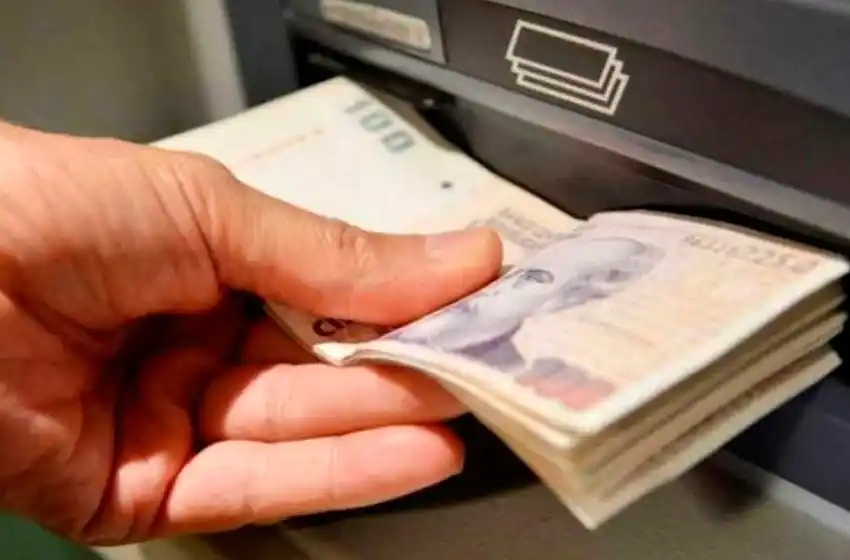 Oficializan el adelanto del medio aguinaldo para estatales