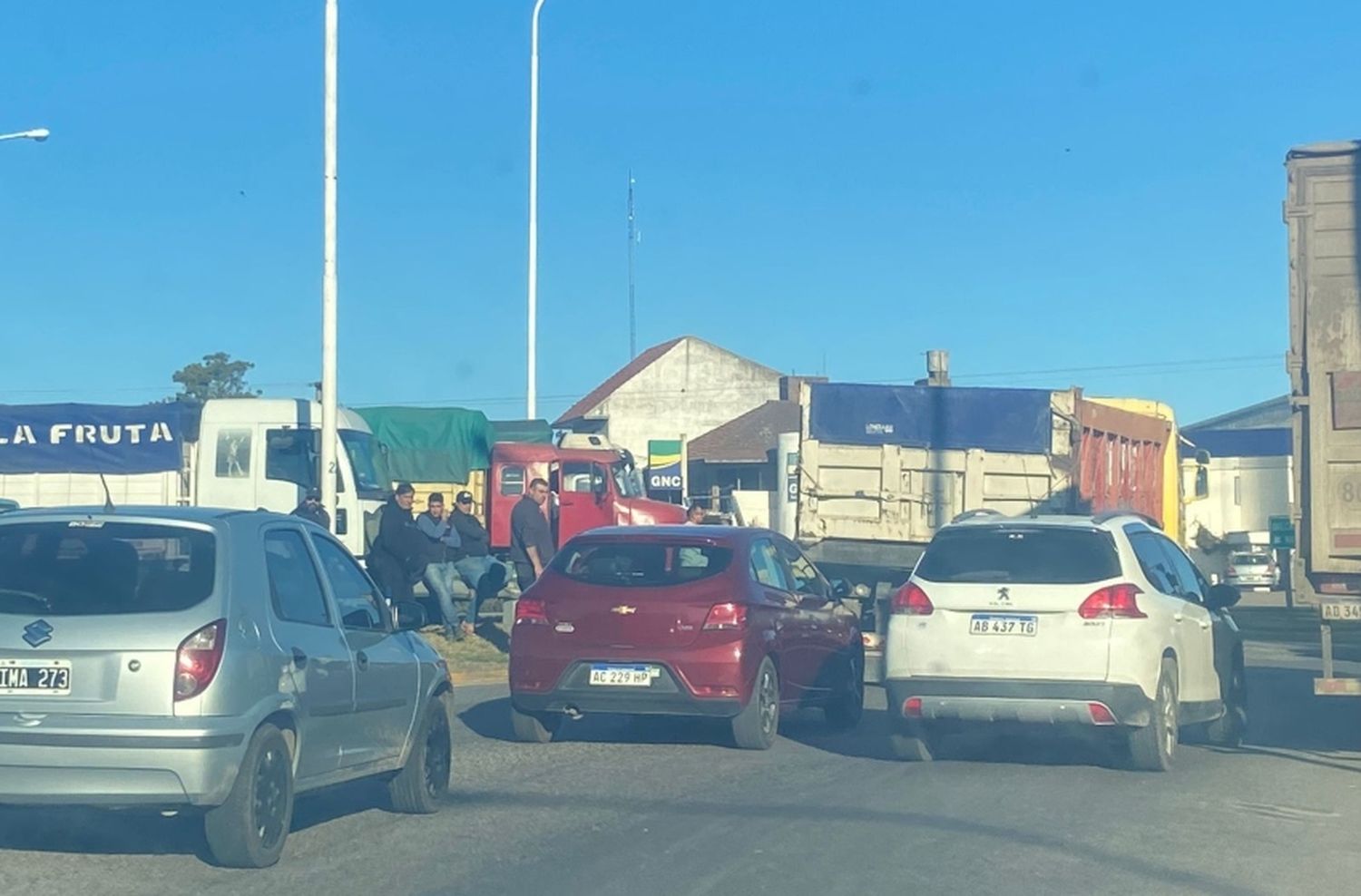 Reclamo de camioneros por falta de gasoil en Balcarce