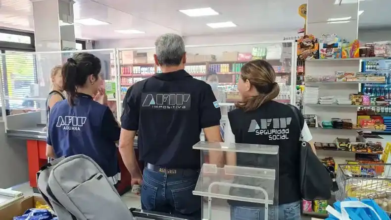 La AFIP intensifica los operativos contra agencias de cambio