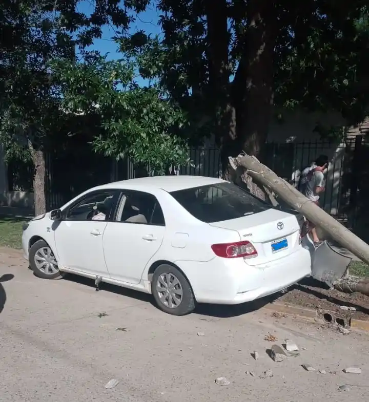 Accidente auto columna