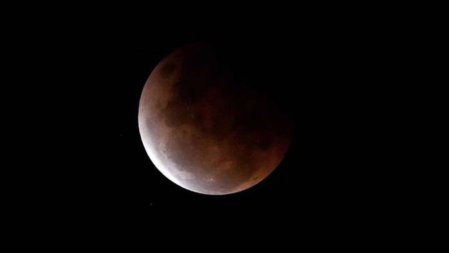 Eclipse de Superluna roja: así fue el fenómeno astronómico más importante del año