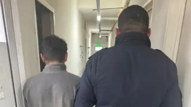 El sospechoso habría dañado un ventiluz de un galpón situado en la parte trasera del inmueble con el objetivo de acceder a la vivienda.