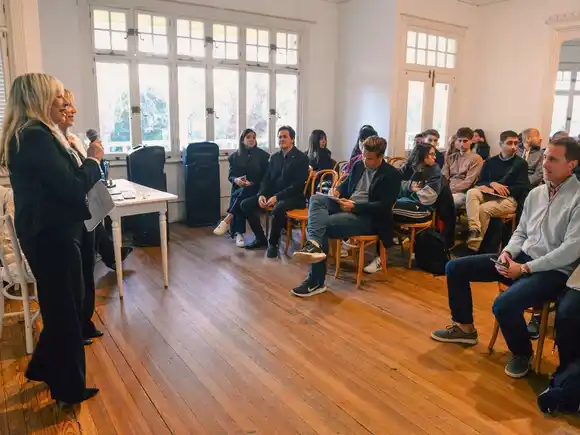 Más de 80 personas participaron de la jornada sobre oportunidades de negocios internacionales en Villa Victoria