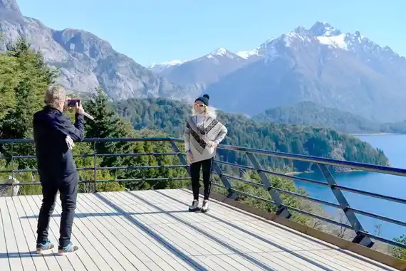 Crisis del turismo: por cada viajero que entró, dos argentinos salieron del país