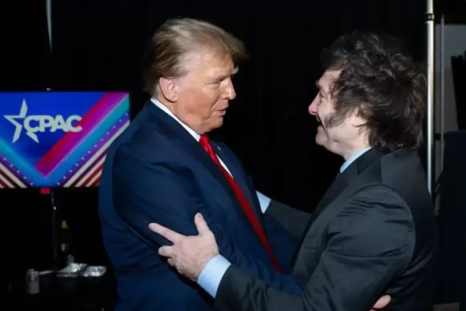 Javier Milei habló por teléfono con Donald Trump y lo felicitó por su victoria electoral