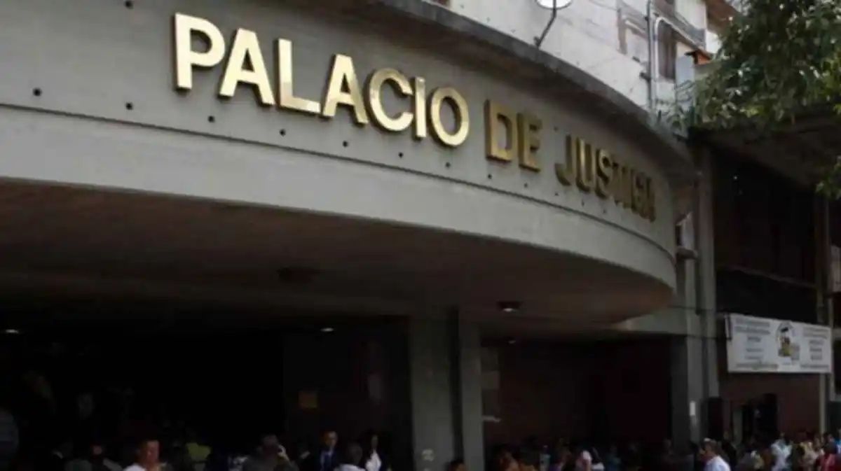 DESALOJARON INSTALACIONES: reportaron incendio en sótanos del Palacio de Justicia en Caracas (VIDEO)