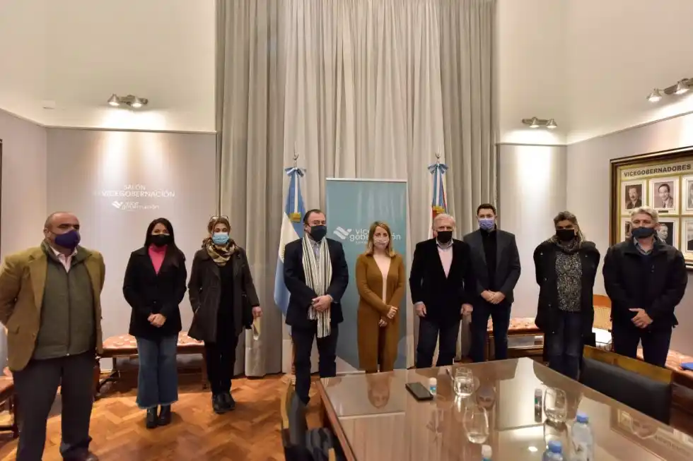 Stratta convocó a reunión de trabajo para definir tareas relativas a la construcción de nuevas viviendas en Victoria