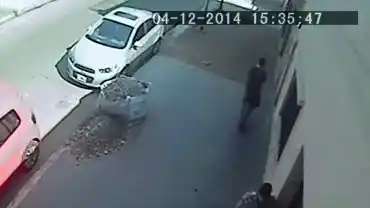 Doble crimen en Ituzaingó: Policía prófugo golpeó a su exmujer antes de asesinarla