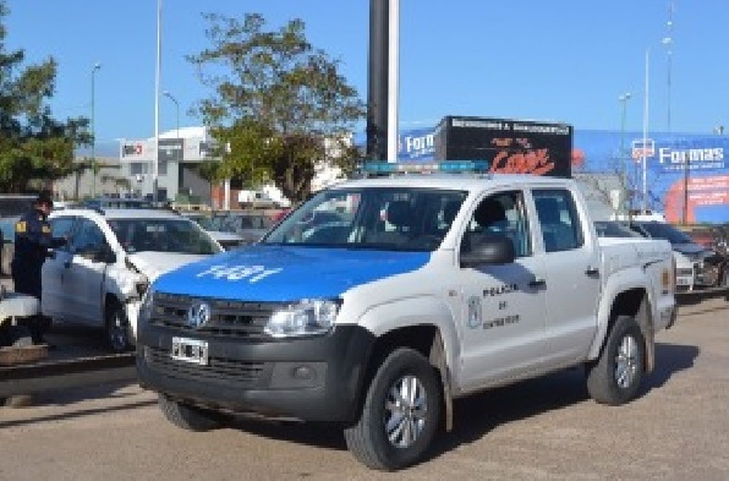Pidió el auto a un amigo, lo chocó y escapó: lo hallaron en la Terminal