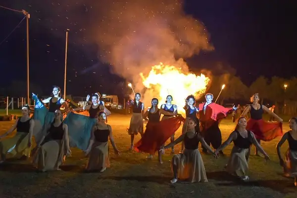 Al calor del fogón y los recuerdos, arrancó la Fiesta de las Costumbres Argentinas