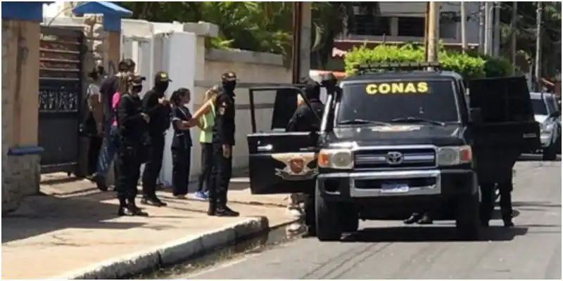 CONAS de Maduro se lleva «a declarar» a madre del diputado Armas