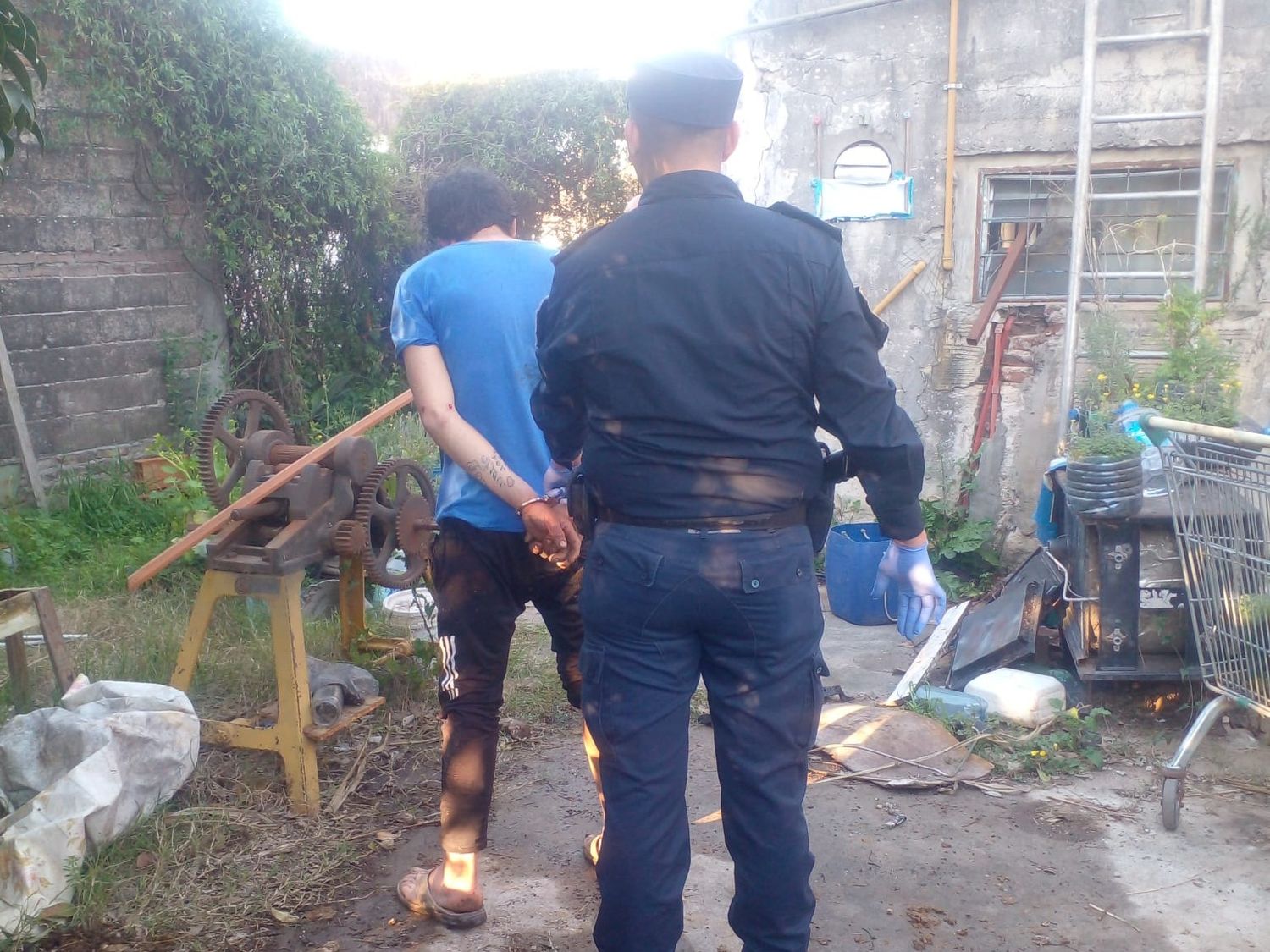 Detuvieron a un sujeto mientras intentaba robar la casa de un hombre de 76 años