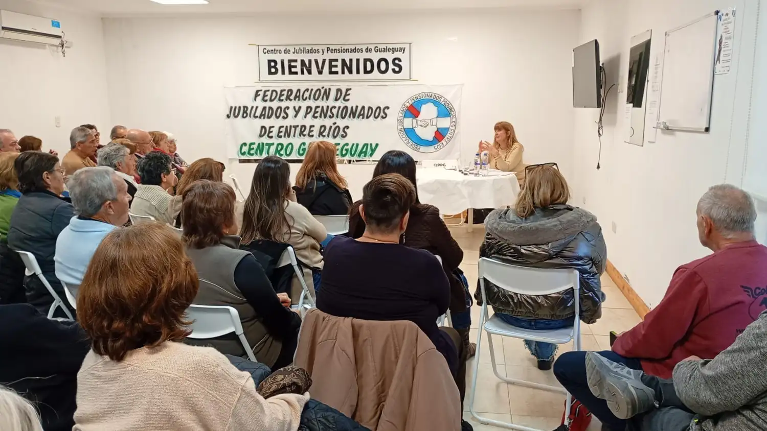 Vallori disertó en el Centro de Jubilados sobre la Reforma: lanzan una campaña de firmas