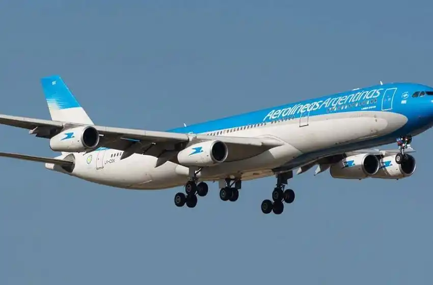 Los controladores aéreos levantaron el paro y se normalizan los vuelos