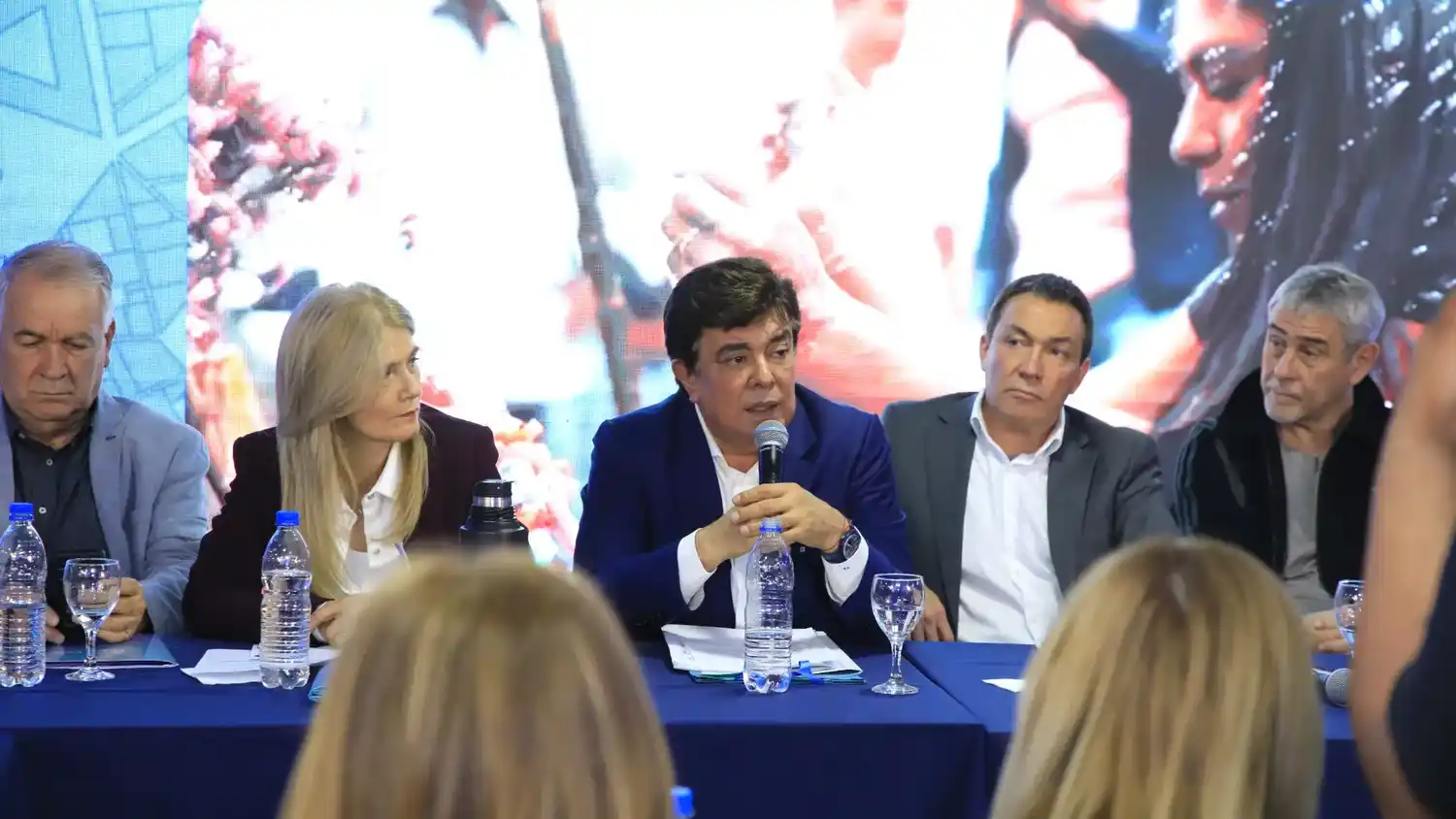Intendentes reeligieron a Espinoza en la FAM y le exigieron a Milei: "urgente corrección del rumbo económico"