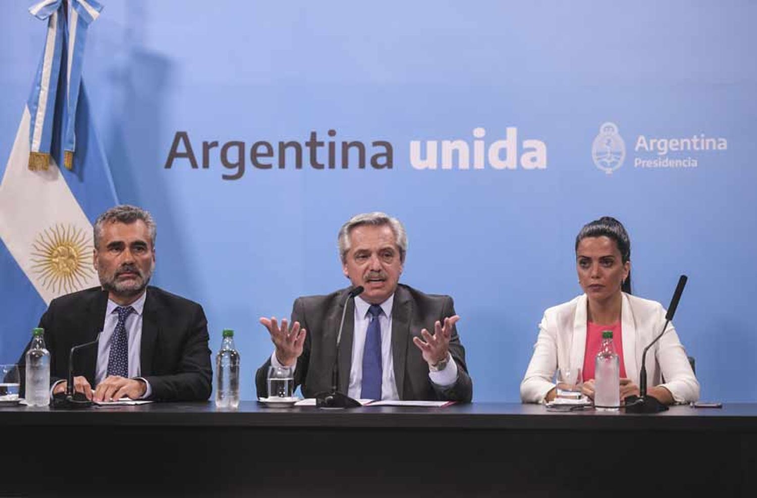 El gobierno confirmó una suba del 13 por ciento para jubilaciones, pensiones y la AUH