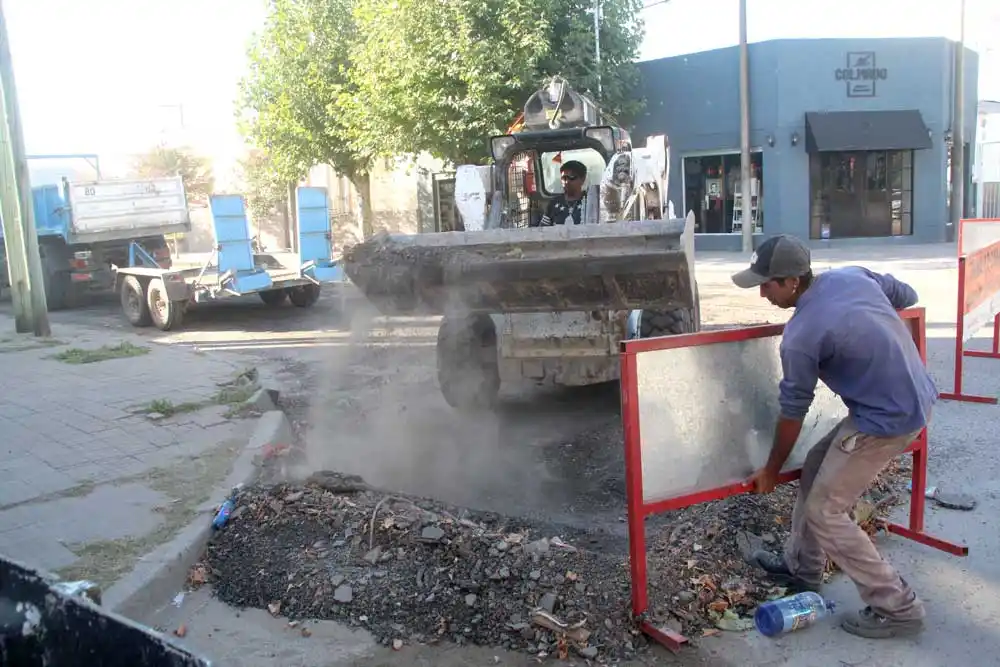 Comenzaron los trabajos en el asfalto de la calle 67