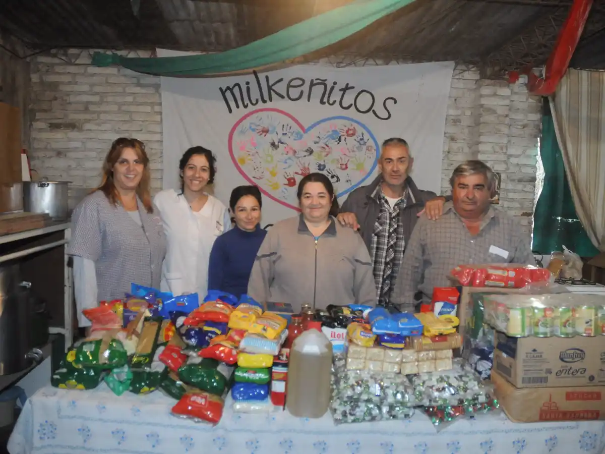 Artesanos solidarios: donaron alimentos al comedor Milkeñitos 