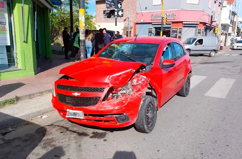 Fuerte choque en barrio Coronel Dorrego