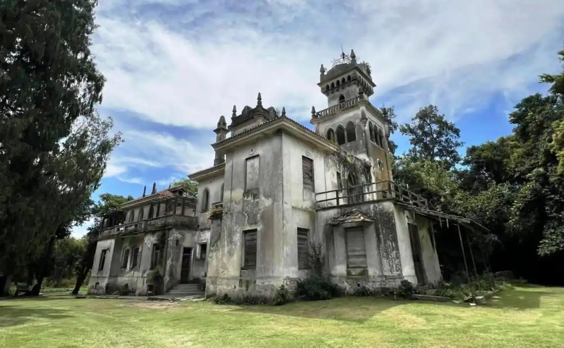 El imponente castillo ubicado en Castelli