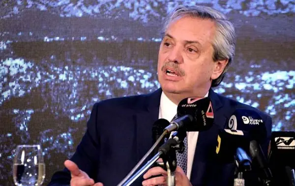 Fernández cruzó a un periodista por atribuirle «mover influencias» por Báez