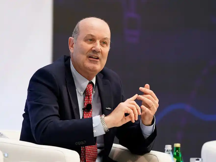 Sturzenegger: “Eso de que la reforma laboral pasa la jornada de ocho a trece horas es un disparate”