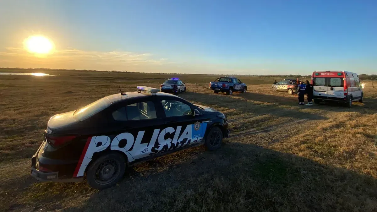 Al lugar arribó personal de la Policía, Buzos Tácticos, Prefectura Naval Argentina y una ambulancia del 107.