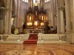 Profanaron la Catedral de Mar del Plata: Defecaron en el altar y robaron reliquias