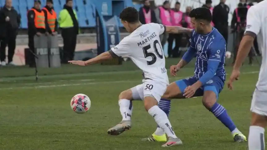 Godoy Cruz se impuso ante Cólón y salió de la zona del descenso