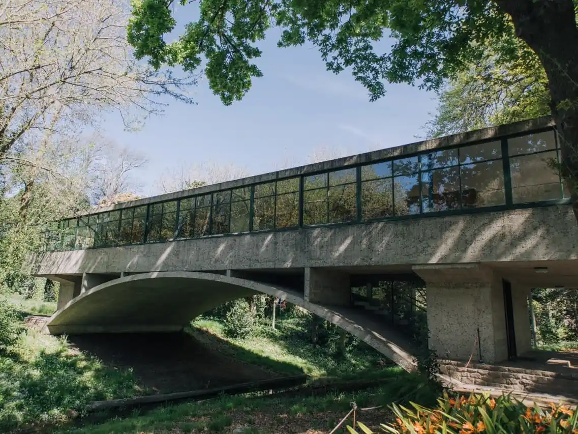 Casa sobre el arroyo