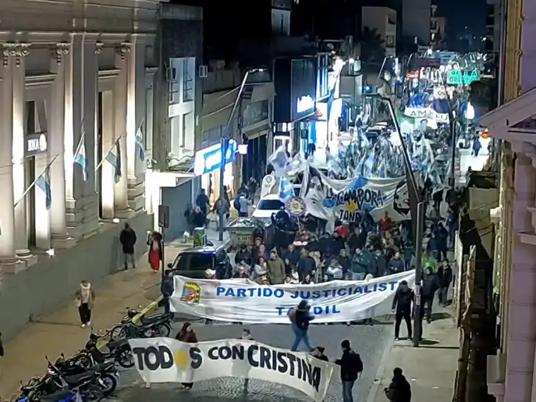 “El pueblo quiere votar a Cristina, y sacarla del juego me parece que es una herramienta que terminan usando porque tienen miedo”, señaló uno de los manifestantes.