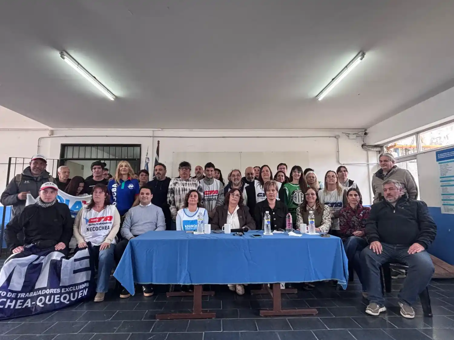 Autoridades y representantes de distintos sectores durante la conferencia de prensa