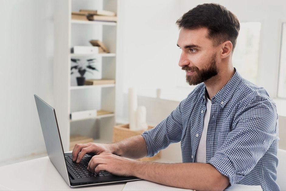 Automatizar no siempre es optimizar: cómo delegar la comunicación a una IA