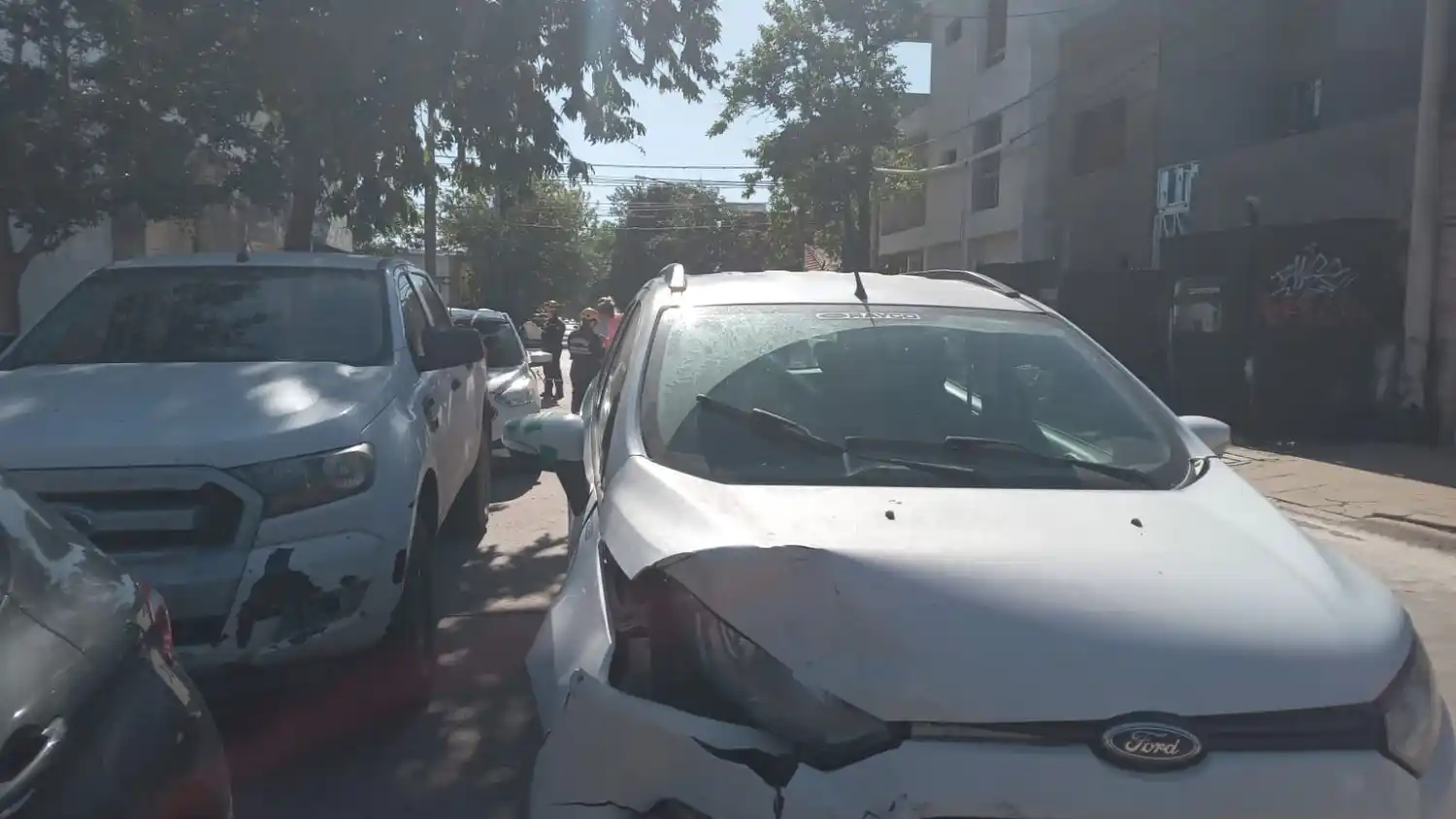 Venado Tuerto: perdió el control del auto y chocó un vehículo estacionado