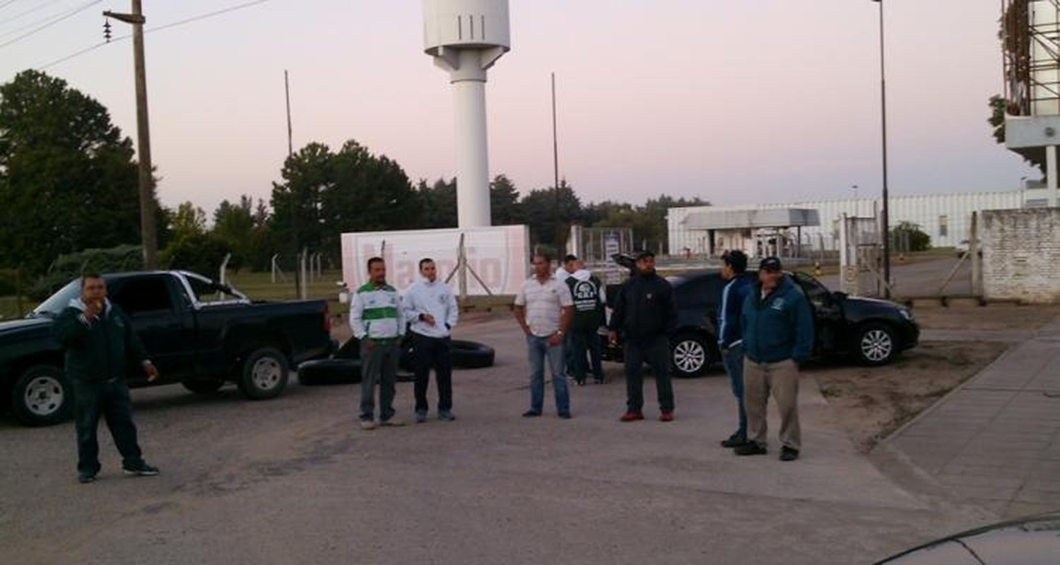 Protesta de camioneros en las puertas de Maxiconsumo