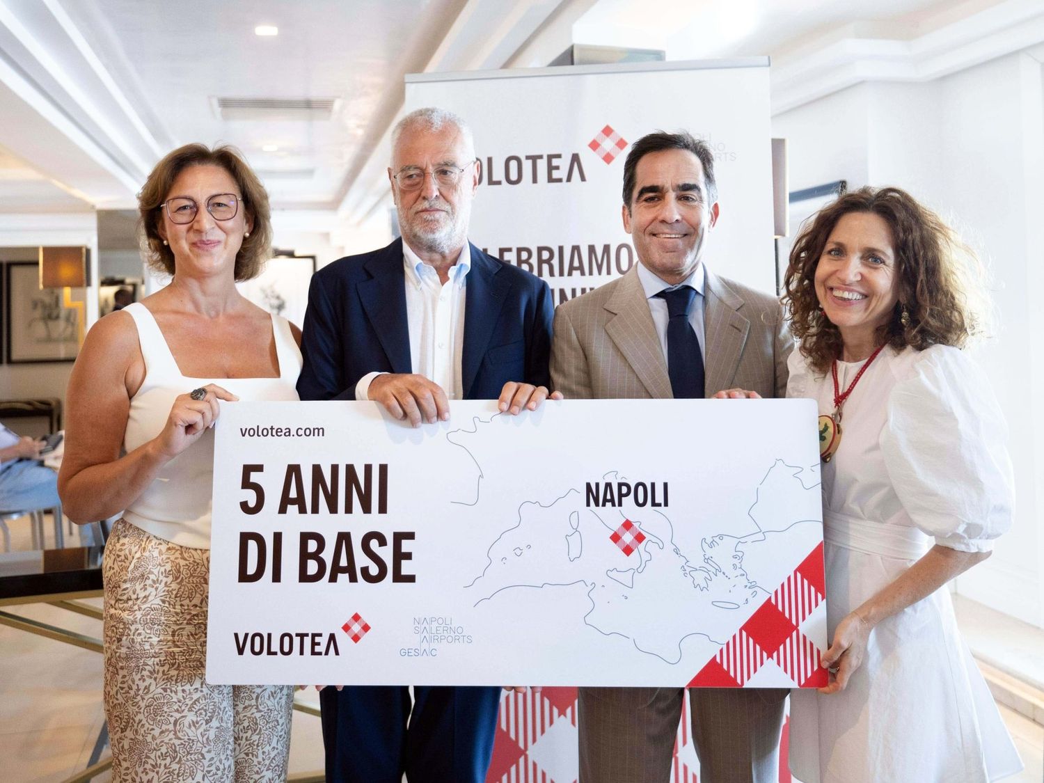 Volotea celebra cinco años de operaciones en su base de Nápoles con más de 2,5 millones de pasajeros transportados