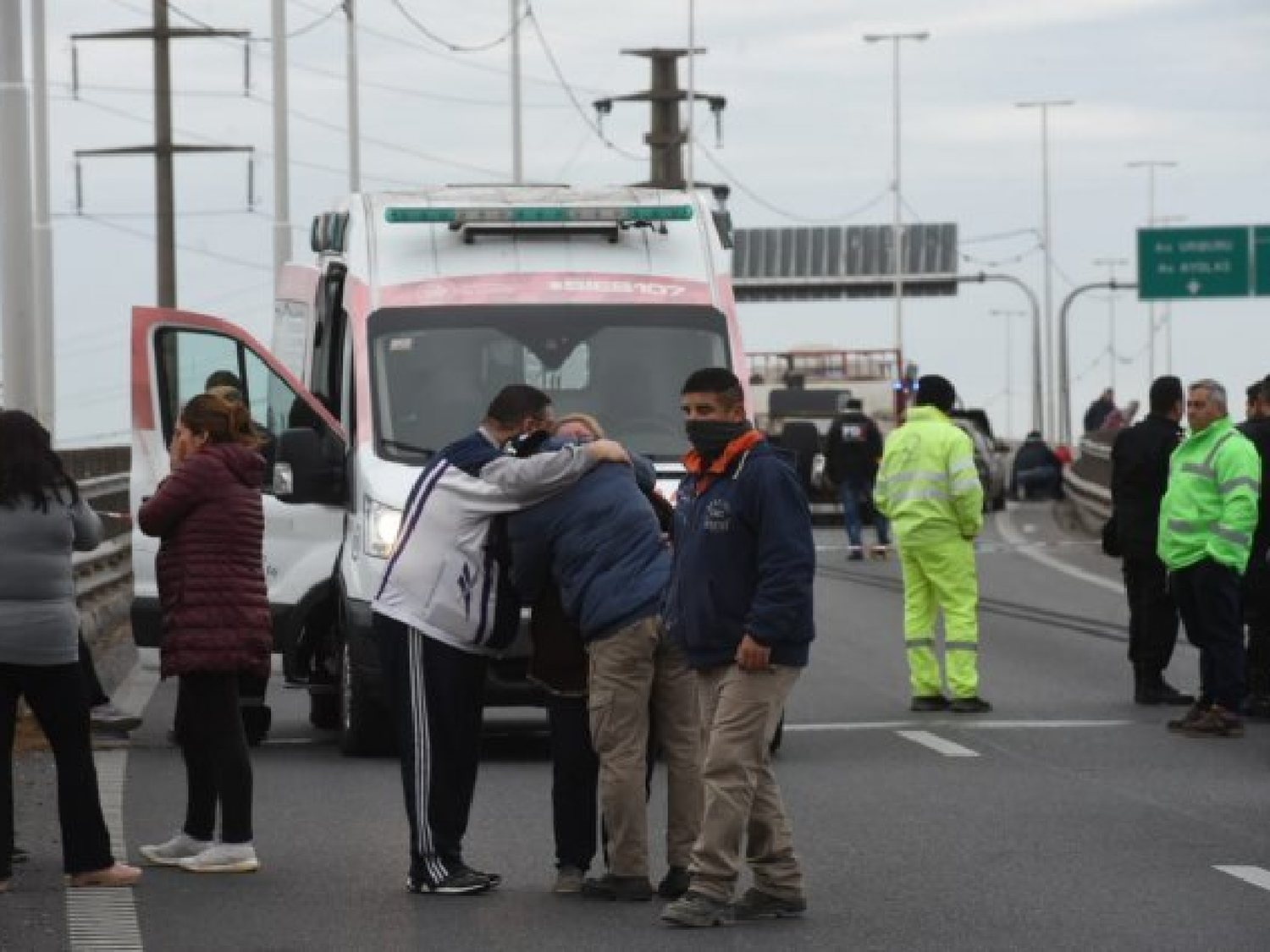 Santa Fe: murió un hombre que fue atropellado por un camión cuando empujaba su auto descompuesto