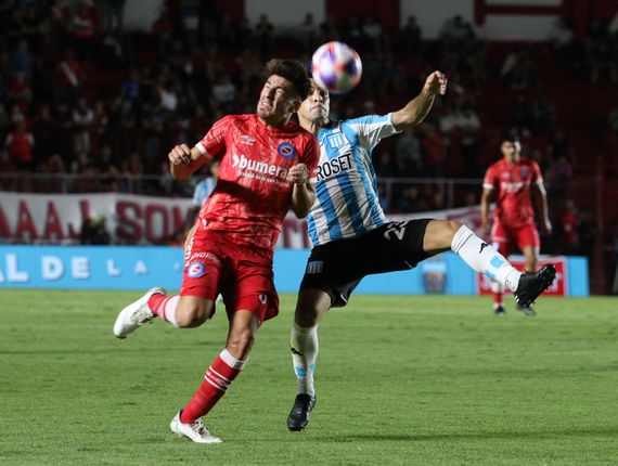 Argentinos lo buscó más y se llevó el premio ante Racing