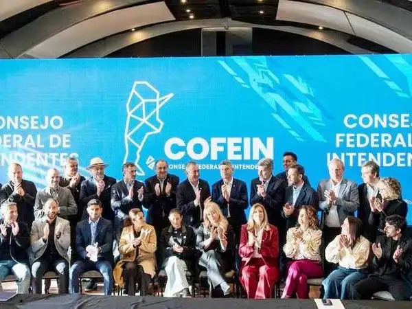 Partidos políticos destacaron la defensa del 
Federalismo impulsada por intendentes del país