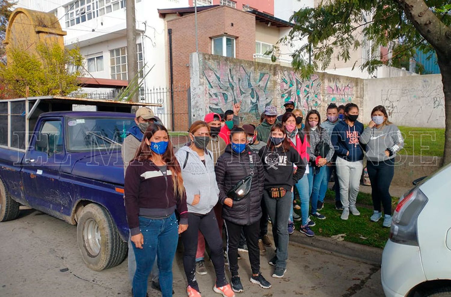 Protesta y olla popular frente a la sede de Desarrollo Social