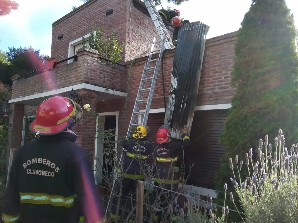 Bomberos sofocaron un incendio en una vivienda de Dunamar