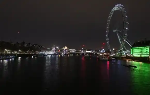 Apagan las luces y le dan un respiro al planeta