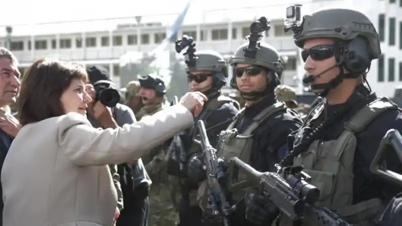 Mayor libertad a las fuerzas federales para disparar con arma de fuego