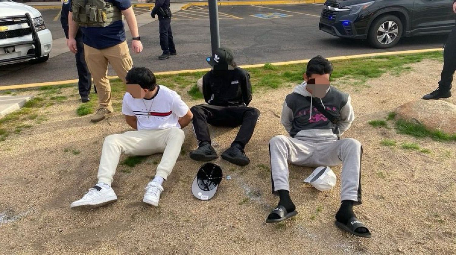 ¡TODOS MIGRANTES VENEZOLANOS! Detienen a implicados en ataque a Policía de Nueva York y otros que arrebataban carteras (+VIDEO)