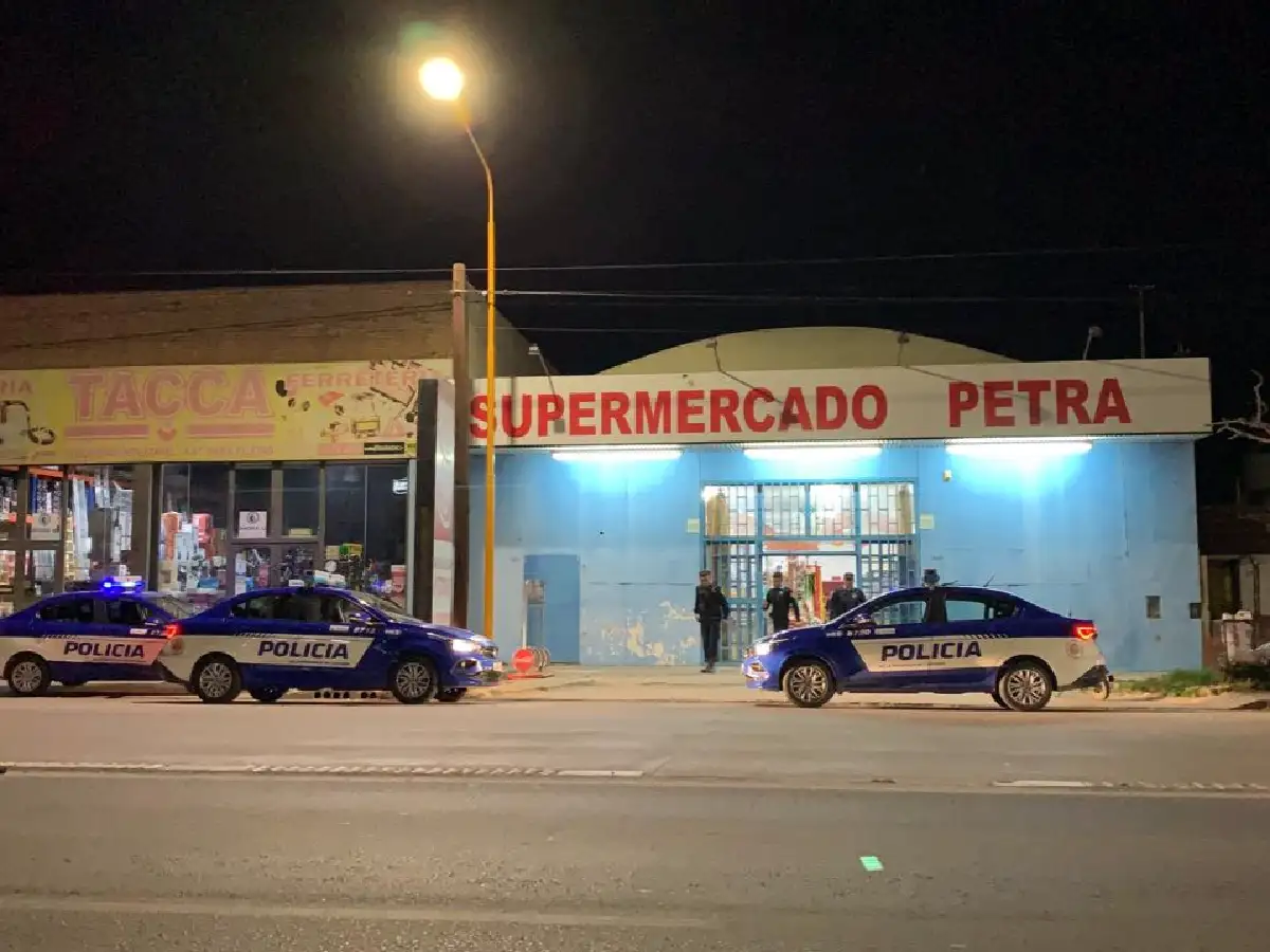 Dueño de súper chino evitó robo y detuvo al ladrón