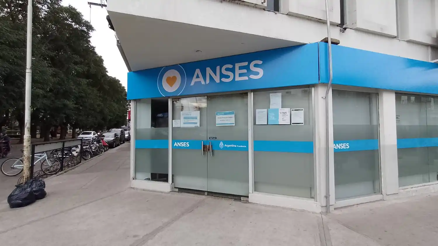 Comenzó el pago de jubilaciones y asignaciones por hijo