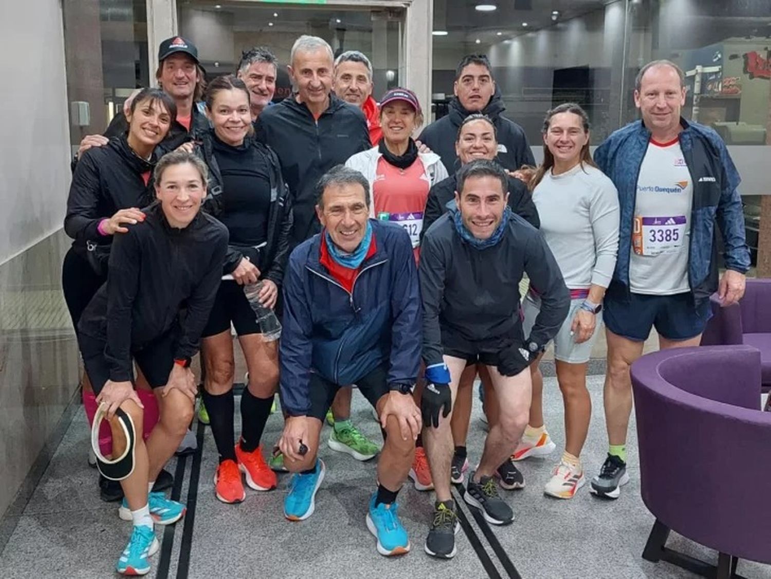 Silvana Cattini, junto al grupo de la 'Delfo Cabrera' en la Media Maratón