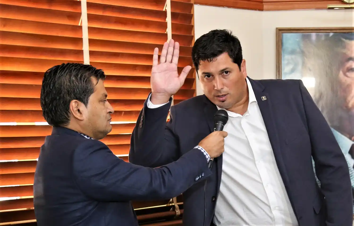 Confirman que Hernán Contreras también renunció como empleado municipal